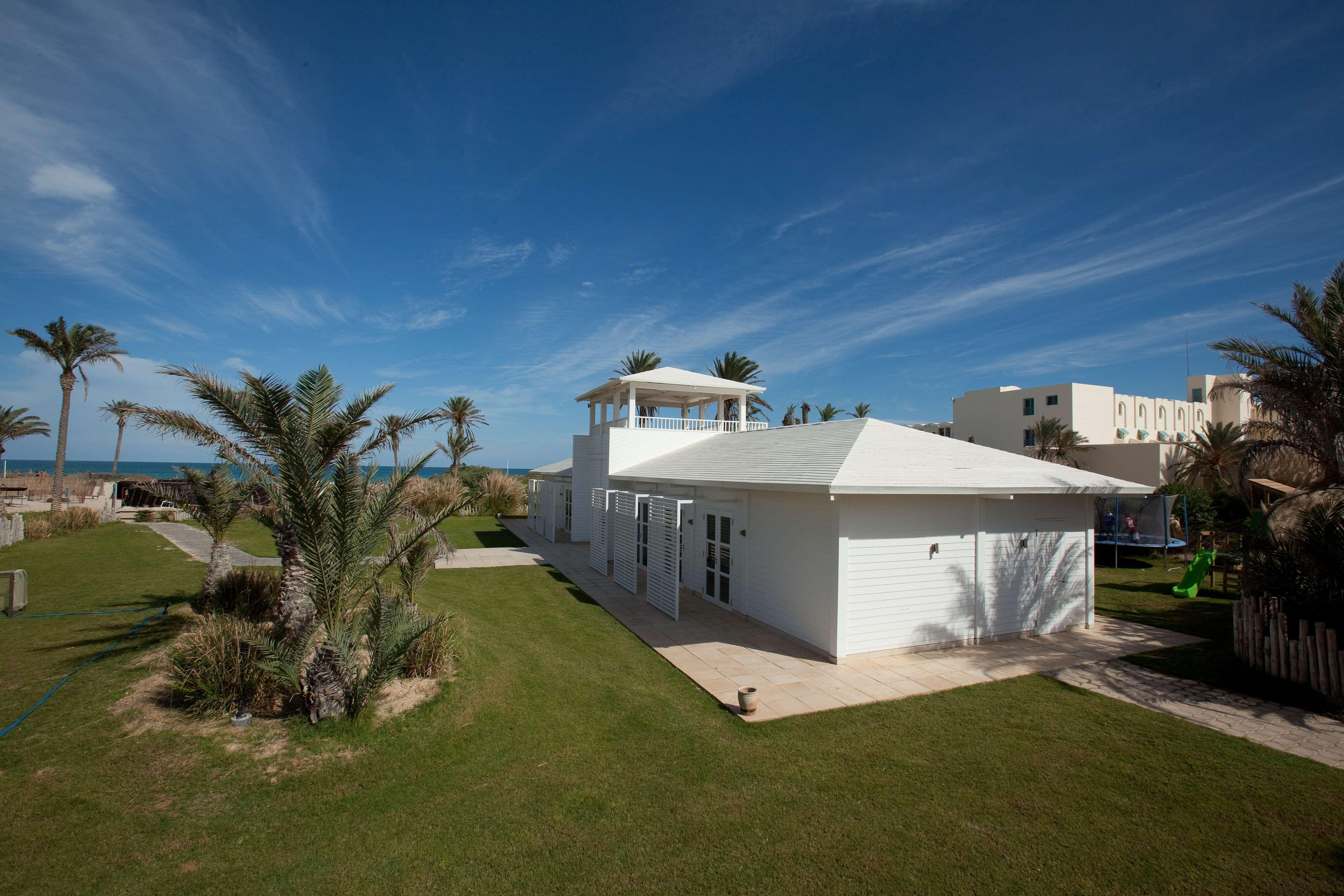 Radisson Blu Palace Resort & Thalasso, Djerba Mezraia Esterno foto The clubhouse at the Dunes Golf Course