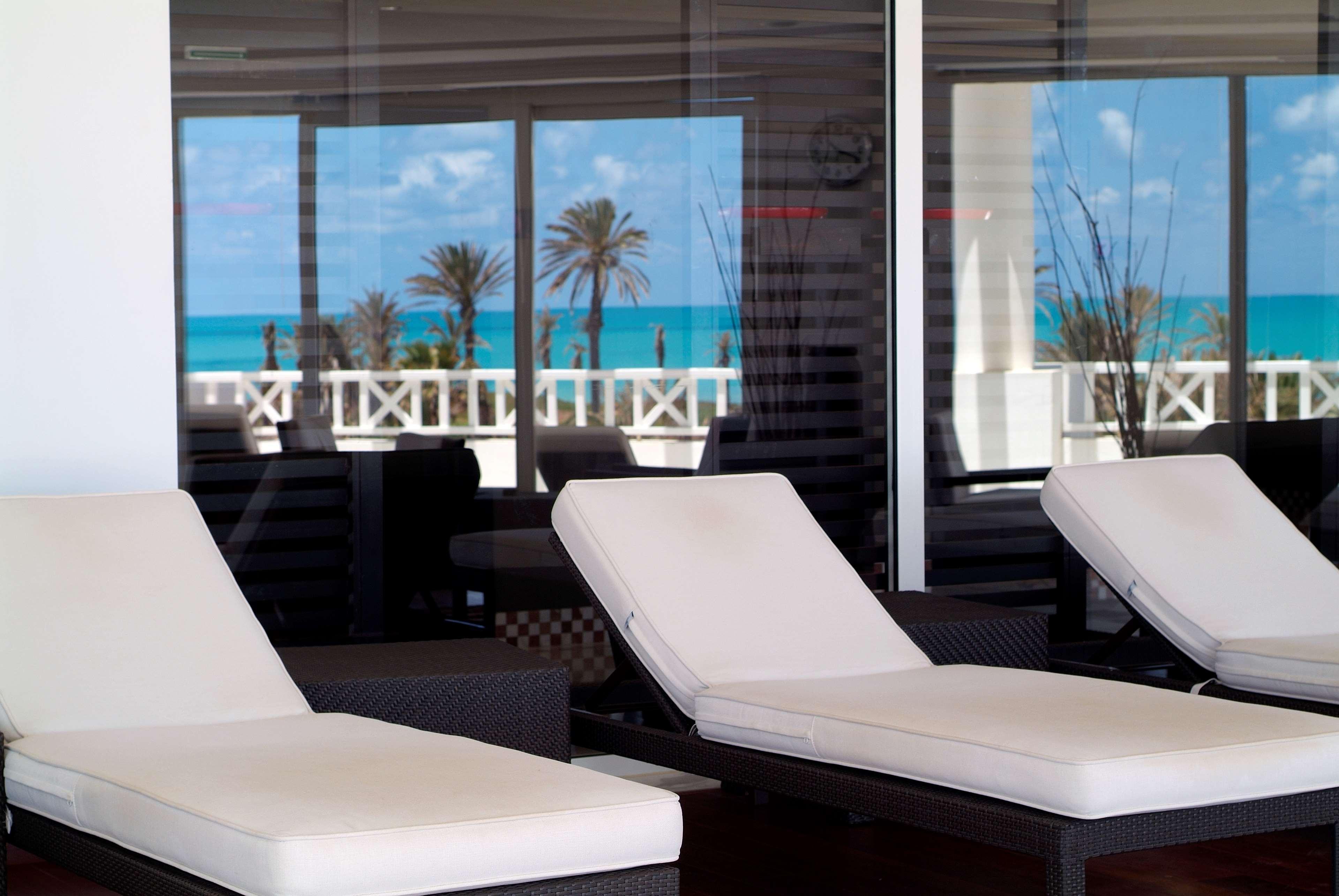 Radisson Blu Palace Resort & Thalasso, Djerba Mezraia Esterno foto The interior of the lounge