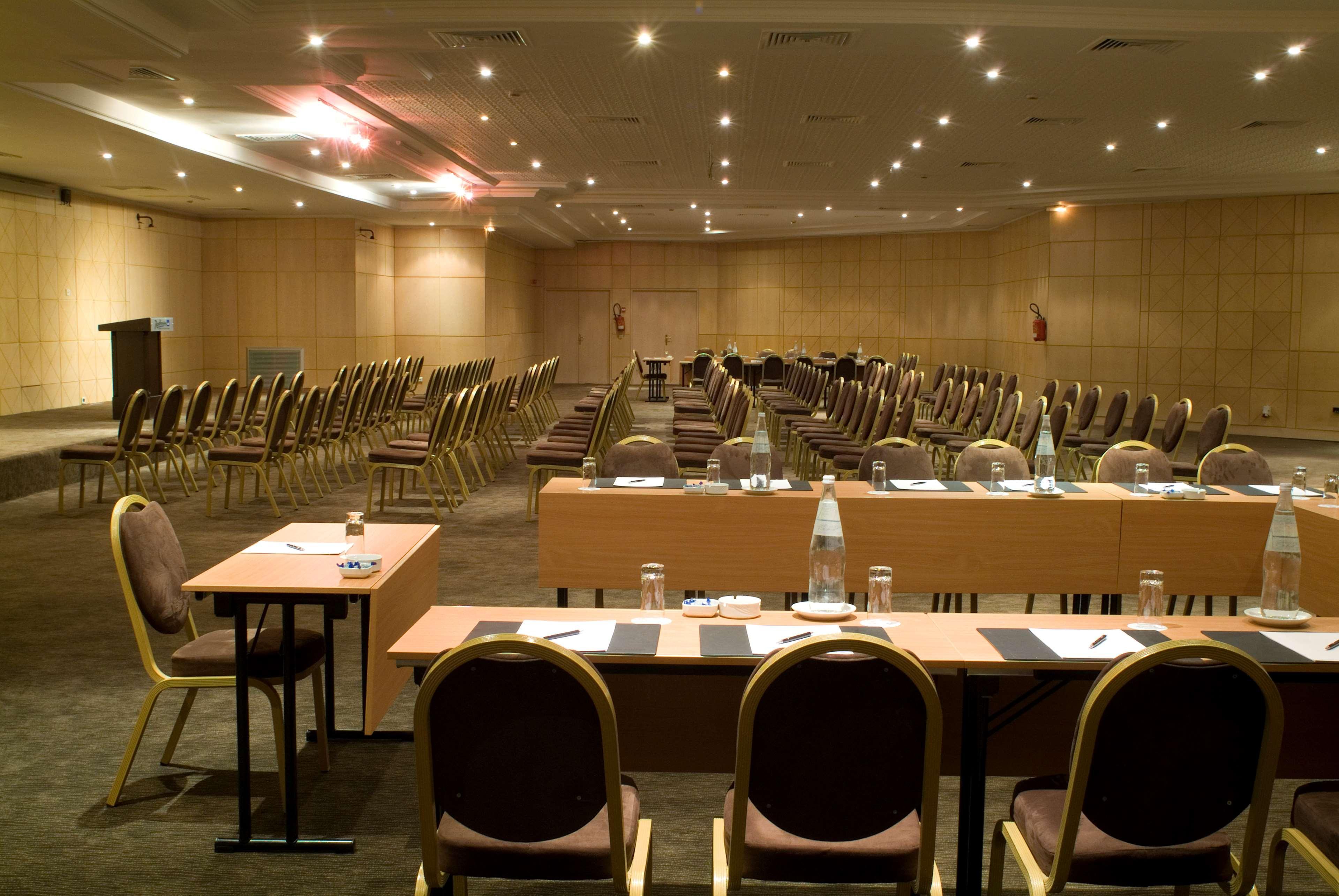 Radisson Blu Palace Resort & Thalasso, Djerba Mezraia Esterno foto The conference room of the European University