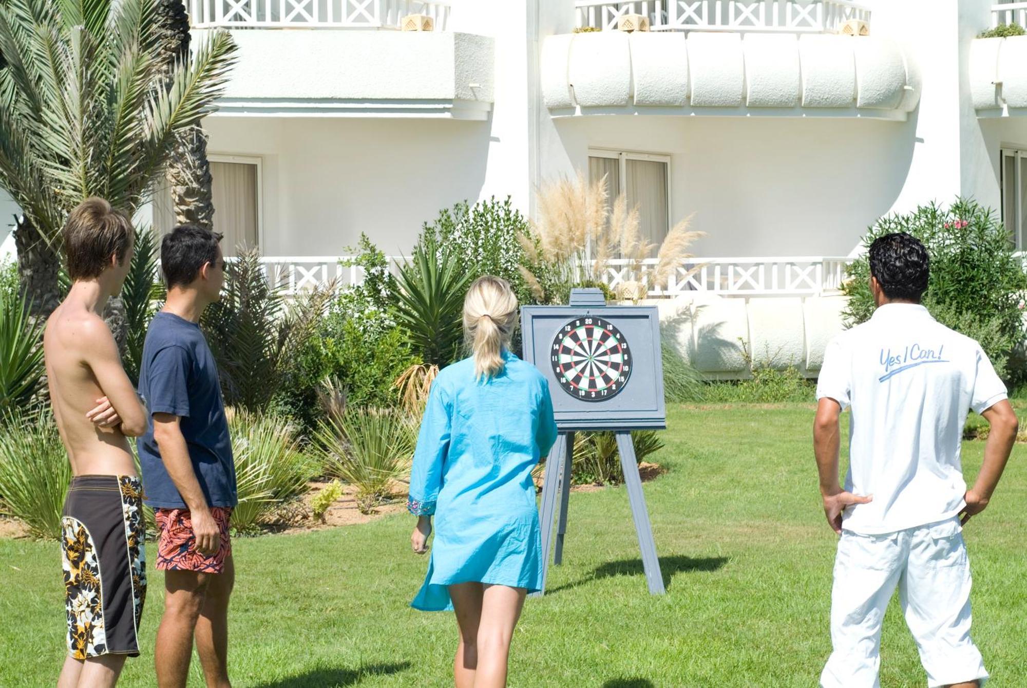 Radisson Blu Palace Resort & Thalasso, Djerba Mezraia Esterno foto Outdoor dartboard