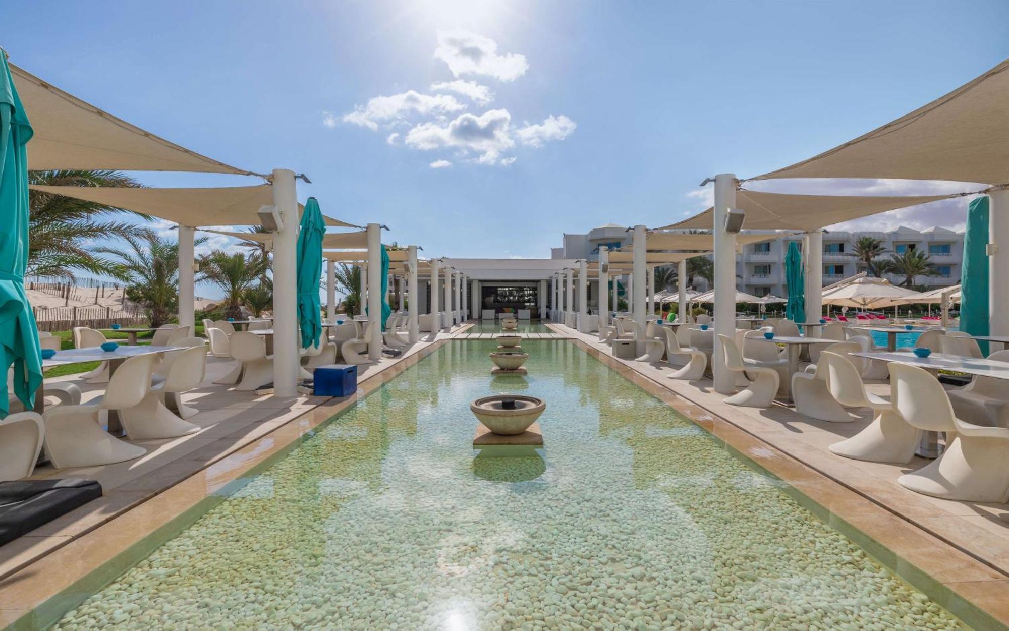 Radisson Blu Palace Resort & Thalasso, Djerba Mezraia Esterno foto The resort's main pool